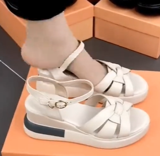 👡 Stylové dámské sandály –Elegantní sandály na klínku, které prodlouží nohy a zvýrazní styl